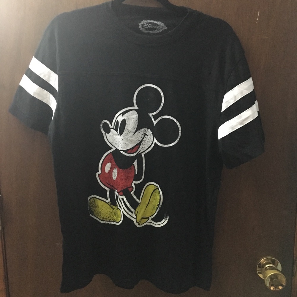 Black baseball style shirt